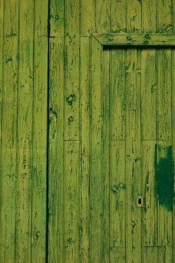 İspanya 'nın Aragon eyaletinin Zaragoza ilindeki Cinco Villas bölgesinde bulunan Luna köyündeki aşınmış ahşap bir kapının arka plan dokusu.