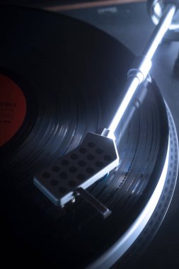 Plak çalar eski tarz müzik DJ disko evi elektronik fotoğraf albümü kapağı tasarımı.