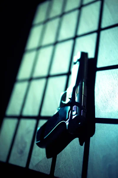 Automatyczne 9Mm Pistolet Pistolet Kryminał Thriller Okładka Książki Projekt Zdjęcie — Zdjęcie stockowe