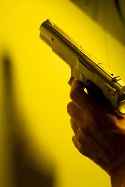 Hand Man Håller 9Mm Pistol Pistol Brottslighet Thriller Bok Omslag — Stockfoto
