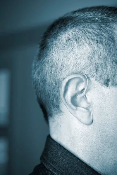 Сучасний Цифровий Слуховий Апарат Вухах Середнього Віку Років — стокове фото