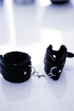 BDSM polis kelepçeleri seksi yetişkin aşkı erotik oyunlar için eğlenceli.