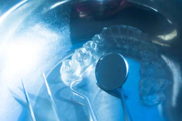Nowoczesne Niewidoczne Stabilizatory Wsporników Stosowane Korygowania Osiowania Zębów Przez Dentystów — Zdjęcie stockowe