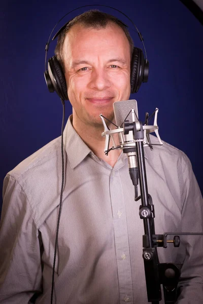 Voiceover Artist Röst Skådespelare Röst Inspelningsstudio Med Larg Membran Mikrofon — Stockfoto