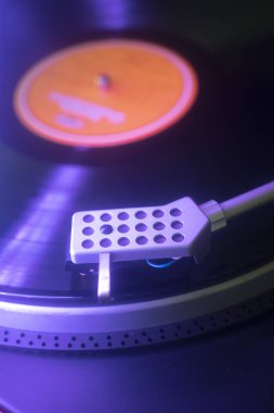 Plak çalar eski tarz müzik DJ disko evi elektronik fotoğraf albümü kapağı tasarımı.