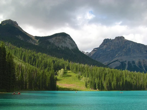 Emerald lake i skymningen 2 — Stockfoto