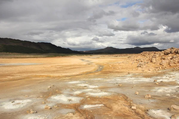 Uitzicht over fumarole velden — Stockfoto