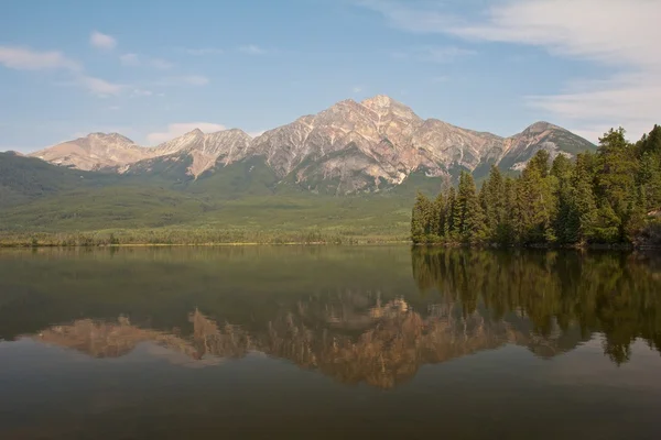 Quieto Pirâmide Lago 1 — Fotografia de Stock