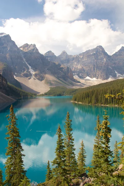 Moraine lake van bovenaf — Stockfoto