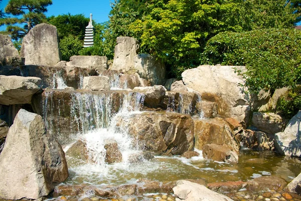 日本庭园瀑布 2 — 图库照片