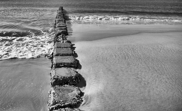 Rock groin geometry BW — Stock Photo, Image