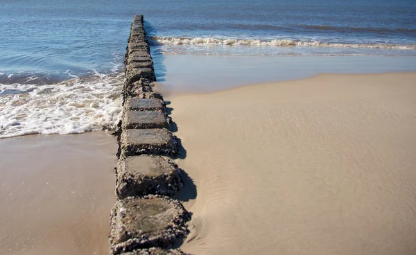 Rock groin geometry 2 — Stock Photo, Image