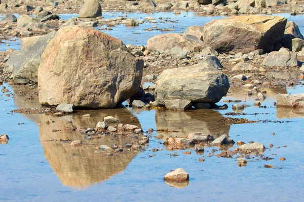 Hudson Bay Rocks and Reflection — Stock Photo, Image