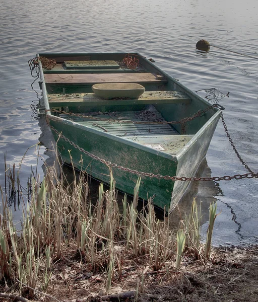 Old boat at shore HDR — Stock Photo, Image