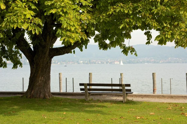 Bench at the lake 2 — Stock Photo, Image