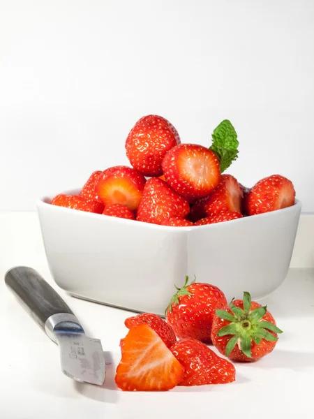 Φέτες φράουλας και φρούτων μαχαίρι Royalty Free Εικόνες Αρχείου