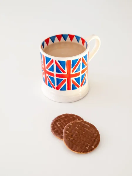 Ένα φλιτζάνι αγγλικό τσάι και μπισκότα — Φωτογραφία Αρχείου