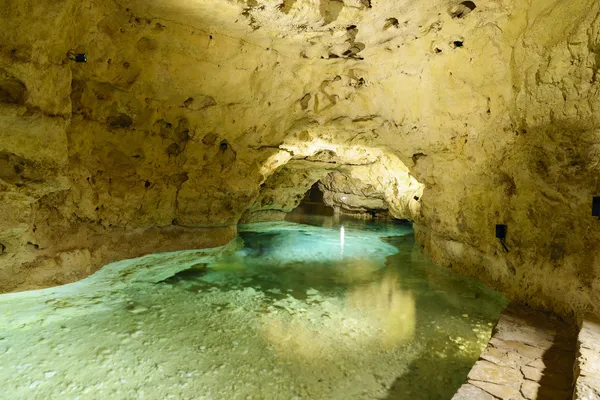 Rio na caverna do lago — Fotografia de Stock