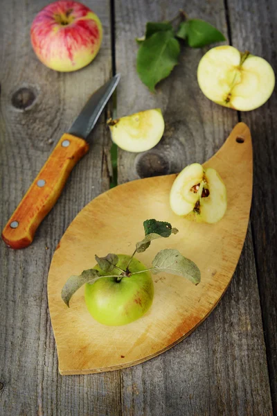 Äpfel aus eigenem Anbau — Stockfoto