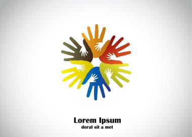renkli insan elinin küçük çocuklar el sanat destek. dört renkli el küçük küçük çocuklar elleri destekleyici neden - toplum geliştirme kavramı için destek