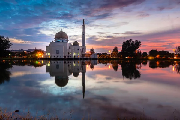 Sunrise som-salam moskén puchong selangor — Stockfoto