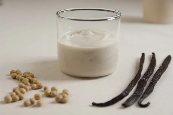 Close-up view of organic Vanilla Soy Yogurt — Stock Photo, Image