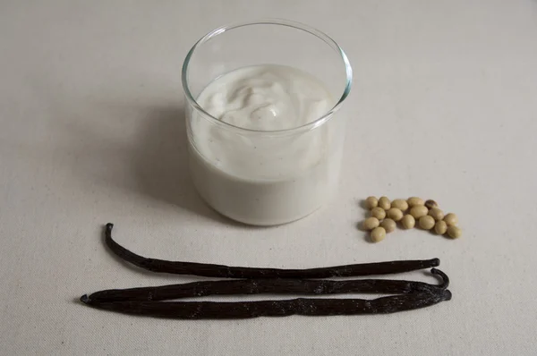 Close-up view of organic Vanilla Soy Yogurt — Stock Photo, Image