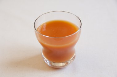 jonge mannen en vrouwen het dragen van een stijlvolle zonnebrillen