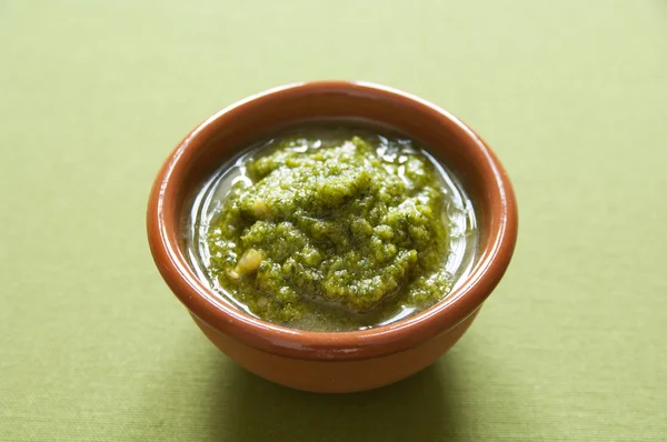 Organik İtalyan pesto yakından görmek