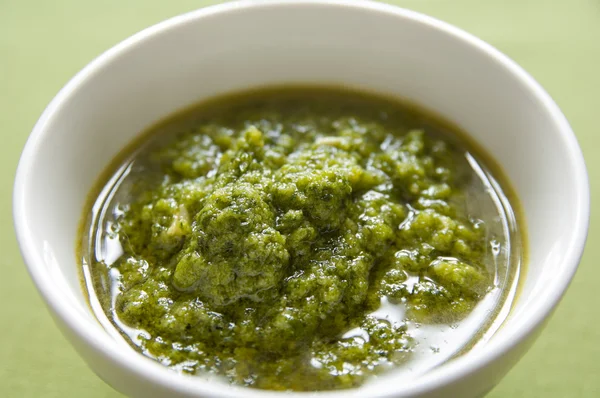 Organik İtalyan pesto yakından görmek