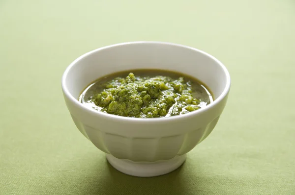 Lähikuva luomu Italian pesto — kuvapankkivalokuva