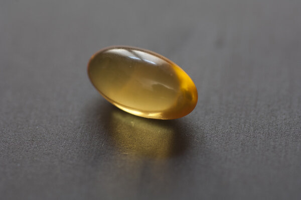 Крупный план капсулы витамина Е
