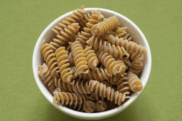 Vergrote weergave van Italiaanse organische fusilli — Stockfoto