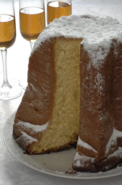 Närbild på italienska pandoro och vin — Stockfoto