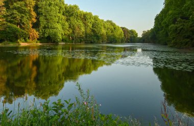 Enghien parkının güzel manzarası