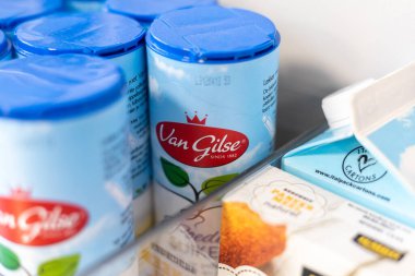 Elshout, Hollanda - 17 Ocak 2022: van gilse poedersuiker. Krep için pudra tozu. Hollanda krep malzemesi..