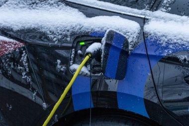 Elektrikli araç EV Otomotiv tarafından şarj ediliyor