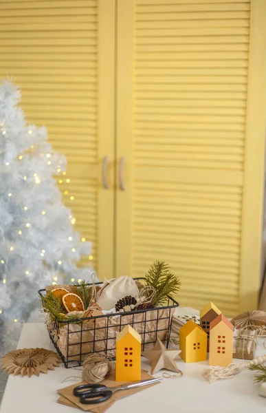 Diy Presente Natal Fazendo Uma Cesta Metal Decoração Férias Totalmente — Fotografia de Stock