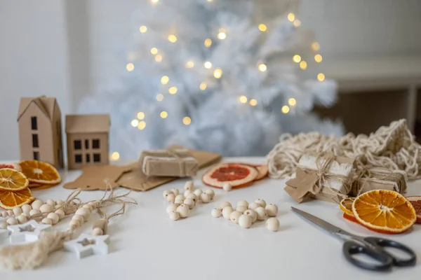 Proceso Árbol Navidad Diy Decoraciones Navideñas Madera Papel Reciclado Sostenible Imagen de stock