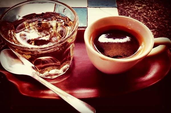 Cup of coffee on a wooden table — Stock Photo, Image