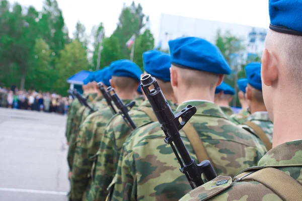 Soldiers march in formation — Stock Photo, Image