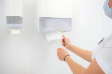 Tek kullanımlık el havlusu, el peçetesi, tuvalet üstüne hijyen, doktor el silme, kağıt tutucu.