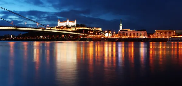 Bratislava en el crepúsculo — Foto de Stock