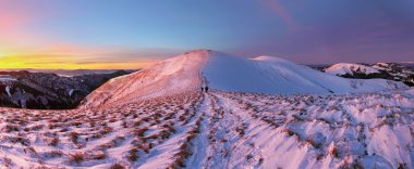 dağlar panorama manzara günbatımı - Slovakya - fatra, kış