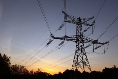 Elektrik pilon, turuncu günbatımı