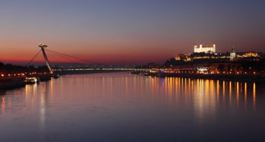Bratislava castle ve köprü - Slovakya