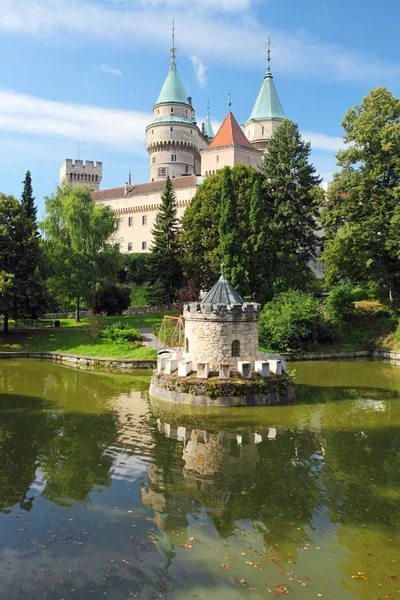 Schloss und Park Bojnice - Slowakei — Stockfoto
