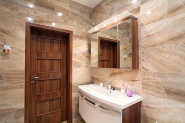 Banyoda lüks banyo ve mobilya ev