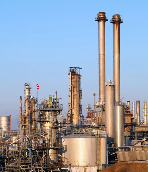 Oil refinery in the day — Stock Photo, Image
