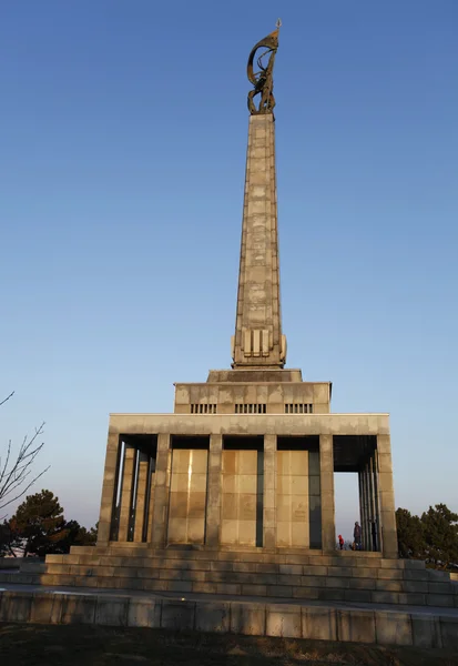 Eslavo - monumento comemorativo e cemitério de soldados do Exército soviético — Fotografia de Stock